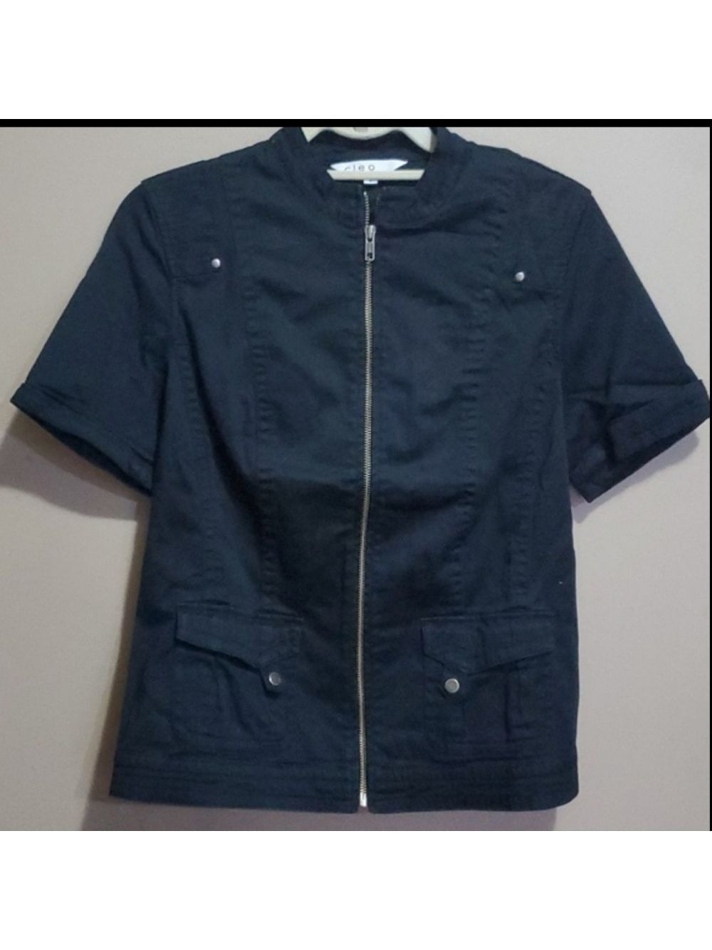 Ladies zippered top size 6